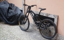 Bici downhill rubata