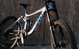 MTB GIANT Glory 00 2010