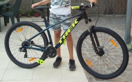 MTB TREK modello Marlin 5 Nera scritte giallo fluo